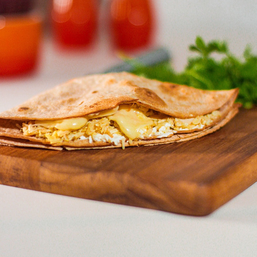 Tostilha frango e parmesão