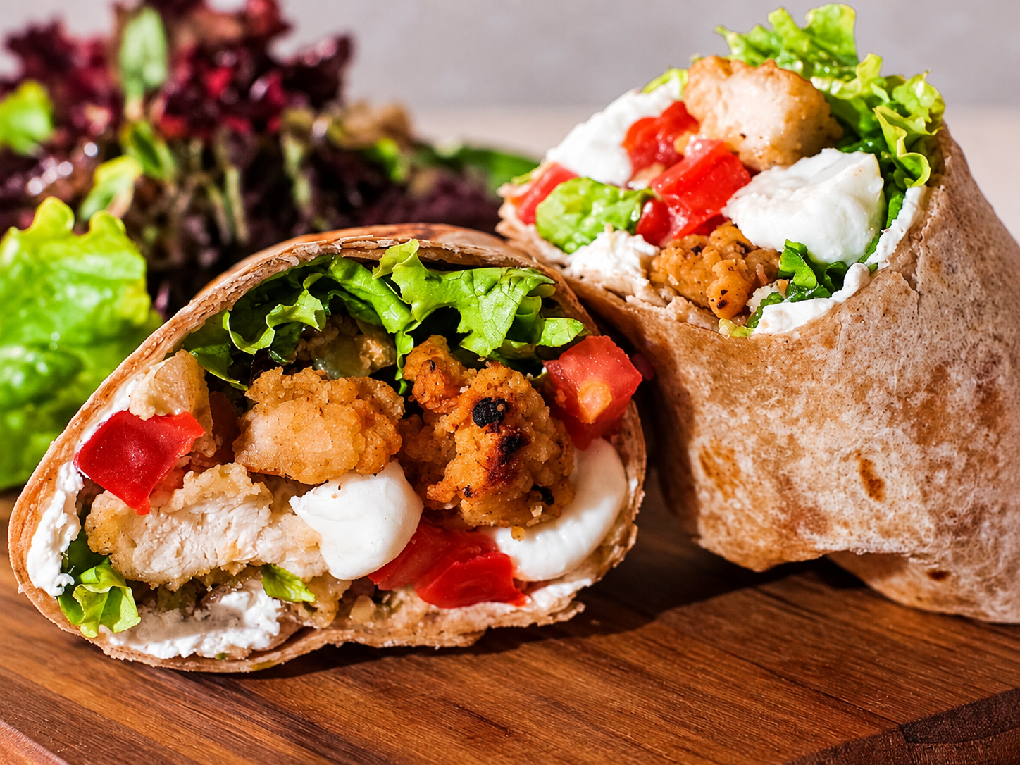 Wrap de frango crocante ao pesto